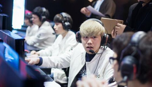 Top Esports 和 JD Gaming 在 LPL 第2分赛季 2025 中取得胜利