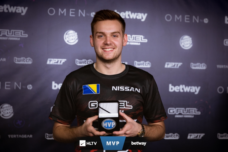 Mouz 在他们的办公室举办迷你LAN活动，期间为BLAST Bounty Fall在线阶段